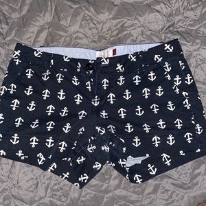 So Black &white Anchor shorts
